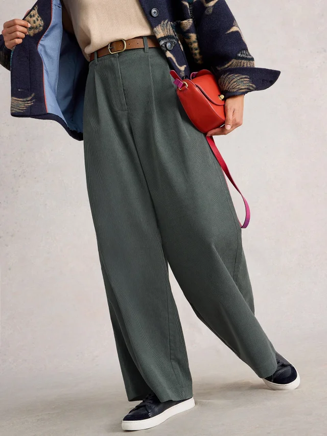 Kordhose Sasha mit weitem Bein