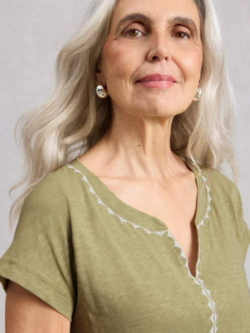 Besticktes T-Shirt Nelly - Green Mlt - 52 Bild 1